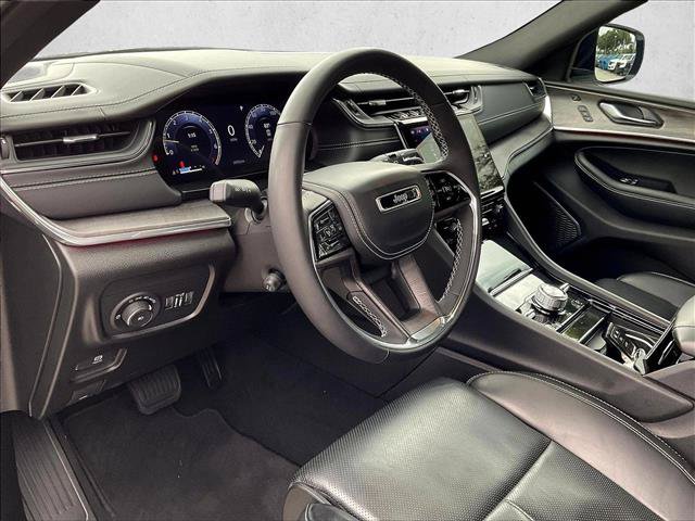 Used 2024 Jeep Grand Cherokee Overland w/ Luxury Tech Group IV AWD/4WD image 14