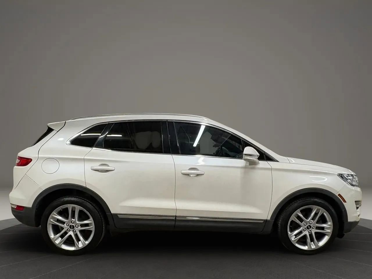 Used 2017 Lincoln MKC Reserve AWD/4WD image 6