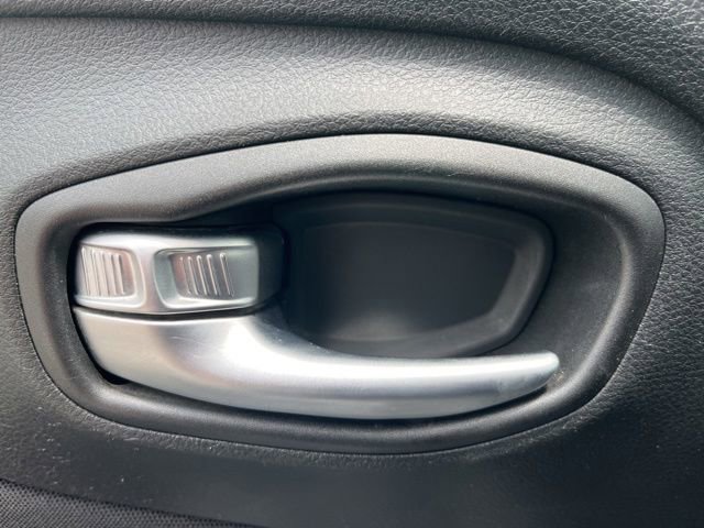Used 2020 Jeep Renegade Latitude FWD image 11