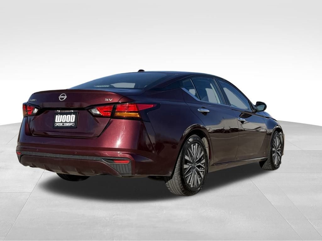 Used 2024 Nissan Altima 2.5 SV image 3