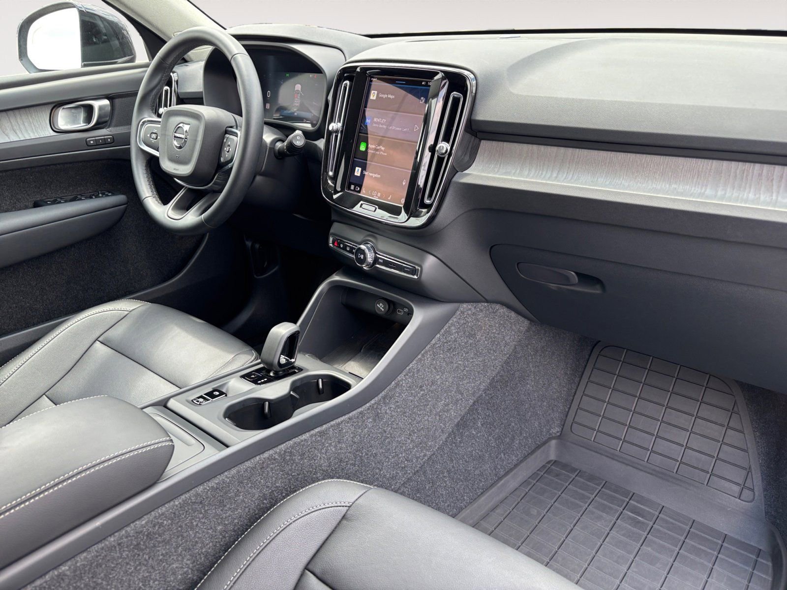 New 2025 Volvo XC40 B5 Core w/ Protection Package Premier image 10