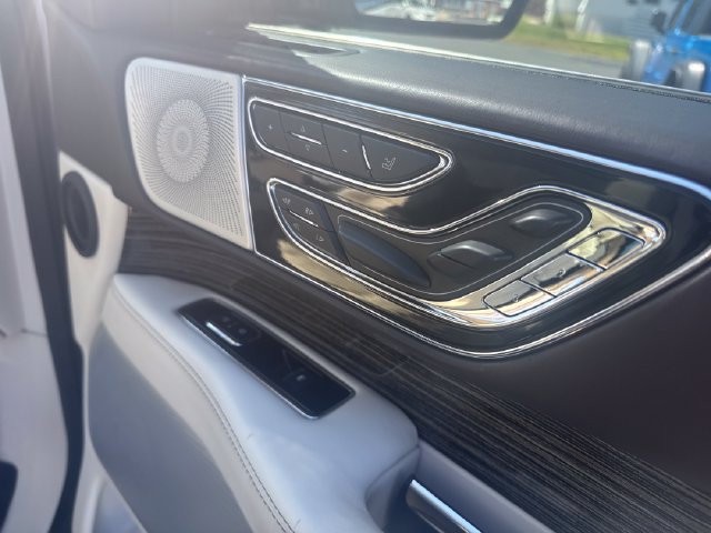 Used 2018 Lincoln Navigator Black Label w/ Cargo Package AWD/4WD image 42