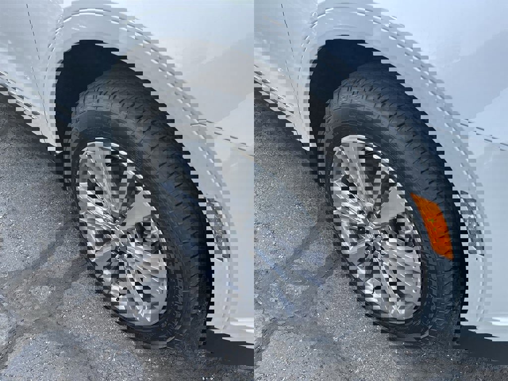 Certified 2025 Cadillac XT5 Premium Luxury w/ LPO, Floor Liner Package image 10