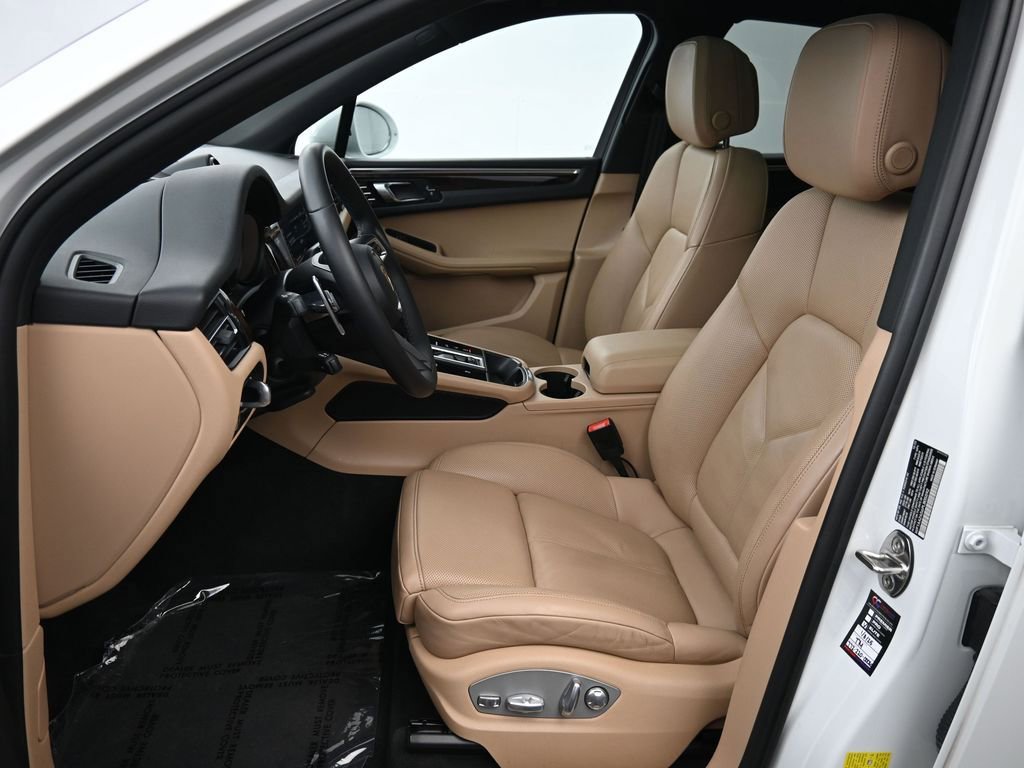 Certified 2023 Porsche Macan AWD/4WD image 10