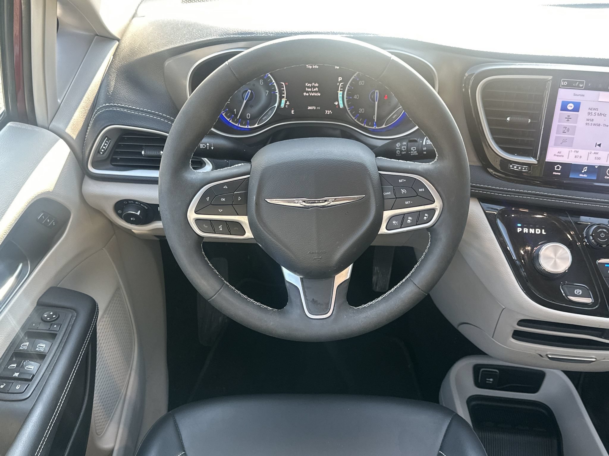Used 2023 Chrysler Pacifica Touring-L FWD image 21