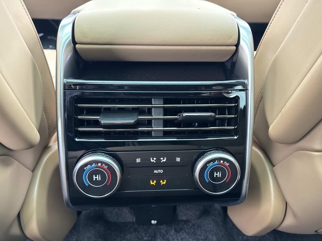 New 2026 Land Rover Range Rover SE image 15