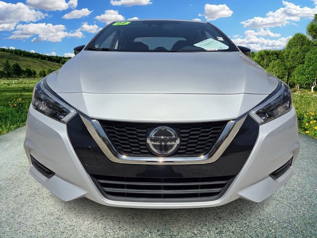 Used 2022 Nissan Versa SR image 2