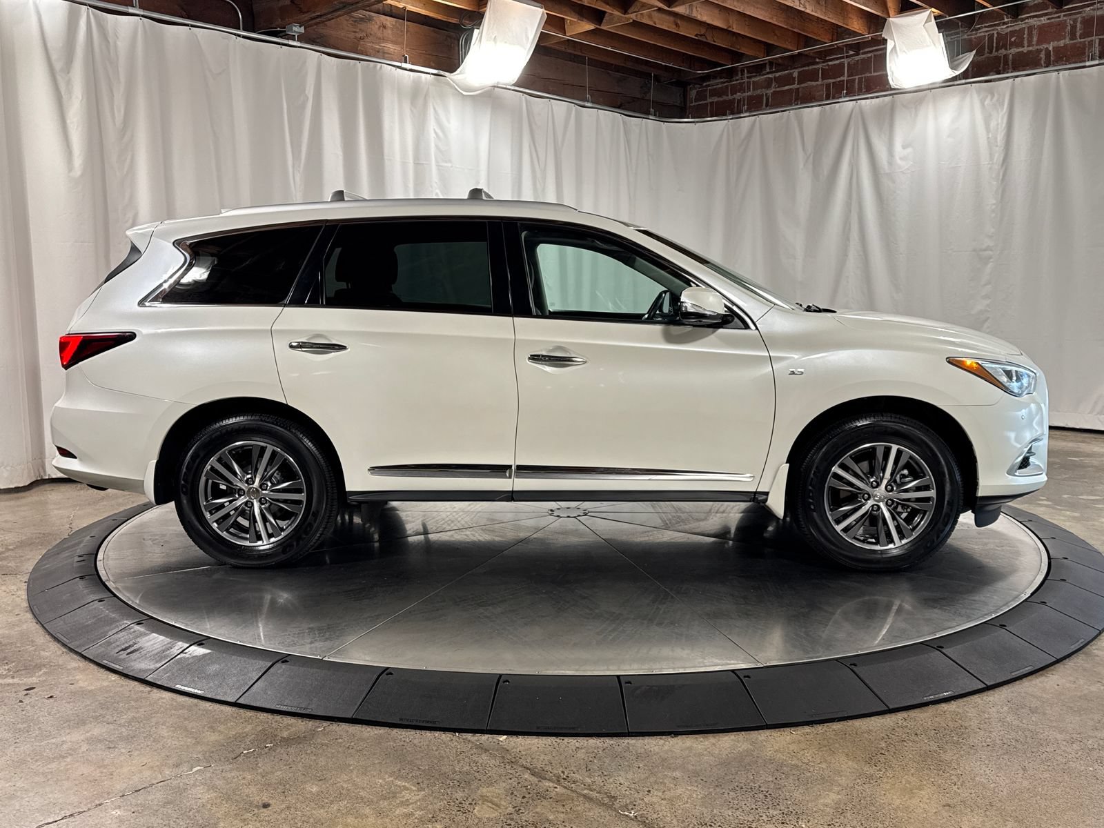 Used 2019 INFINITI QX60 Luxe w/ Essential Package AWD/4WD image 9