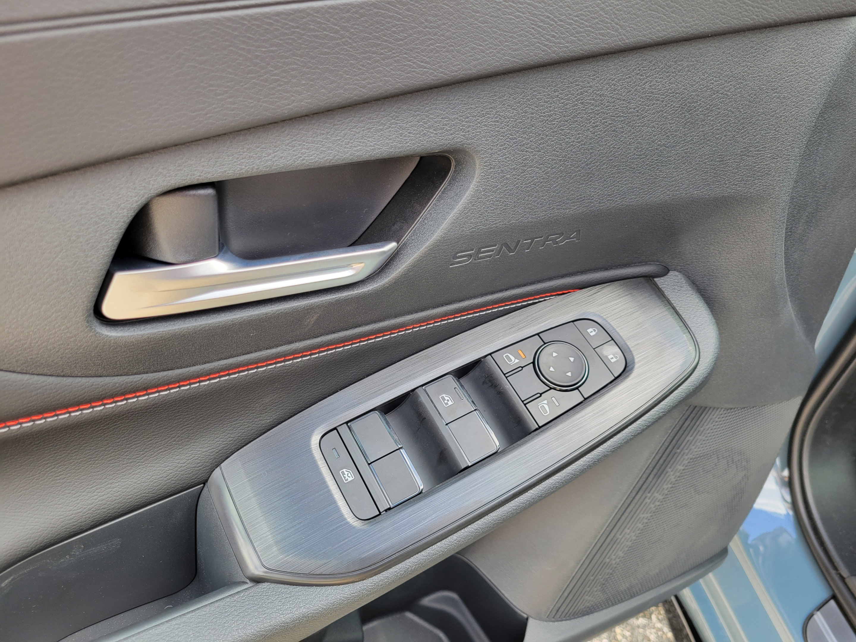 New 2027 Nissan Sentra SR w/ Floor Mat Package FWD image 15