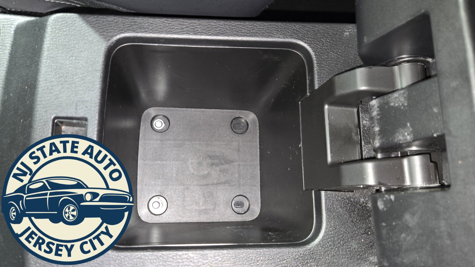 Used 2024 Mitsubishi Outlander SE image 16