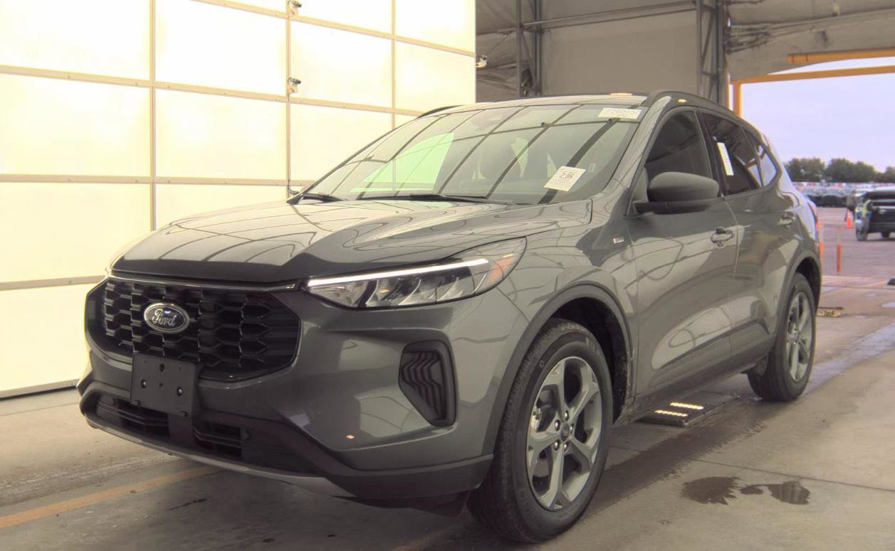 Used 2025 Ford Escape ST-Line AWD/4WD image 2