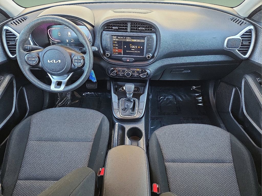 Used 2024 Kia Soul LX w/ Option Group 015 image 16