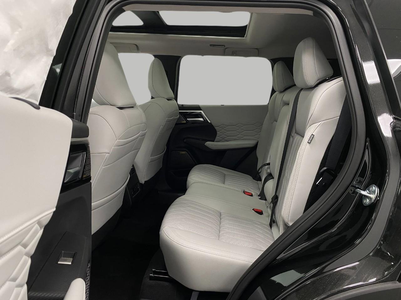 New 2025 Mitsubishi Outlander SEL image 30