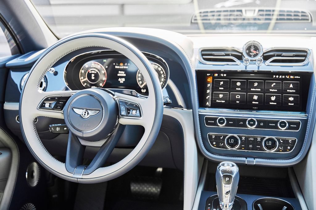 Used 2025 Bentley Bentayga Extended Wheelbase AWD/4WD image 54