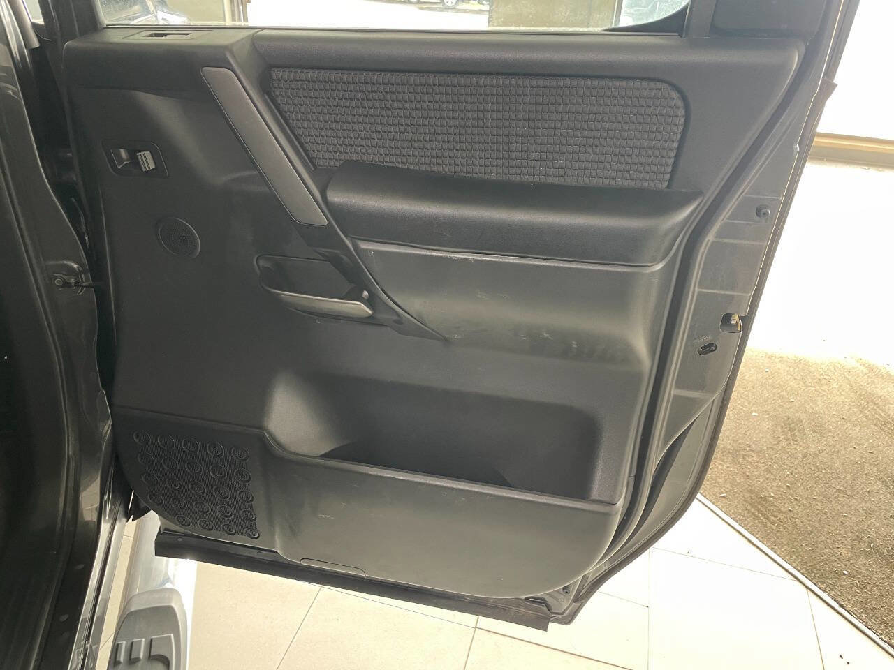 Used 2012 Nissan Titan SV image 22