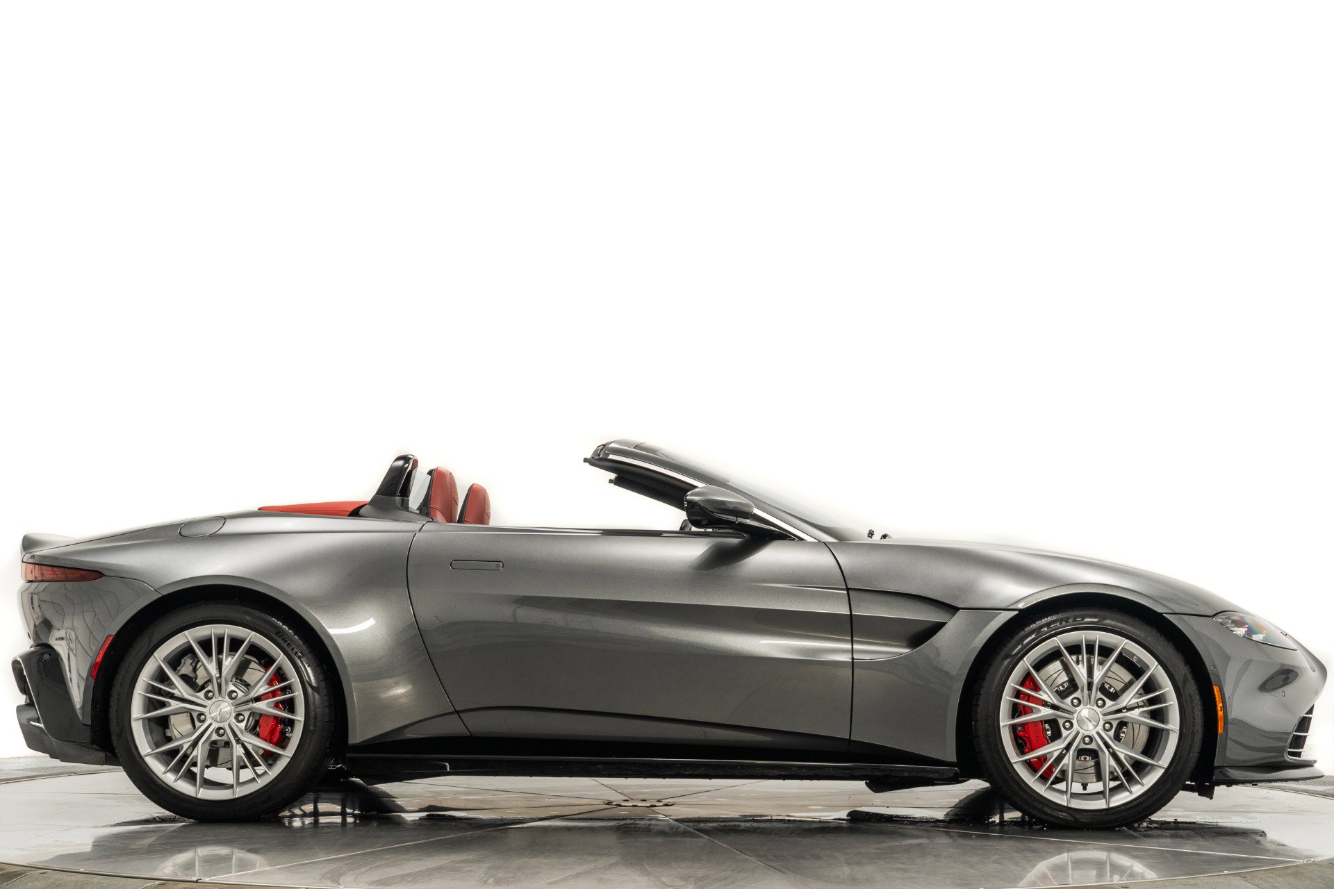 Used 2022 Aston Martin V8 Vantage Roadster image 45