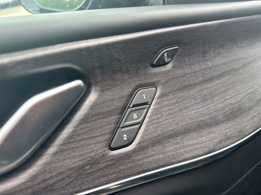 Used 2023 Jeep Grand Cherokee Overland w/ Luxury Tech Group IV image 16