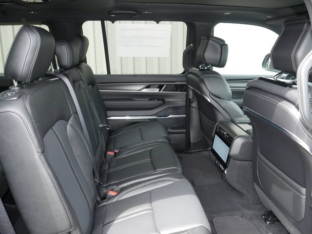 New 2026 Jeep Grand Wagoneer L Summit AWD/4WD image 32