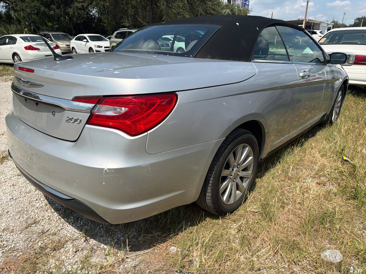 Used 2011 Chrysler 200 Touring FWD image 4