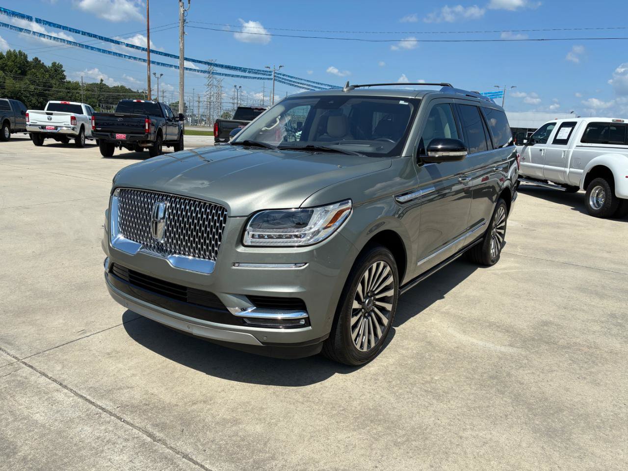 Used 2019 Lincoln Navigator Reserve w/ Cargo Package AWD/4WD image 2