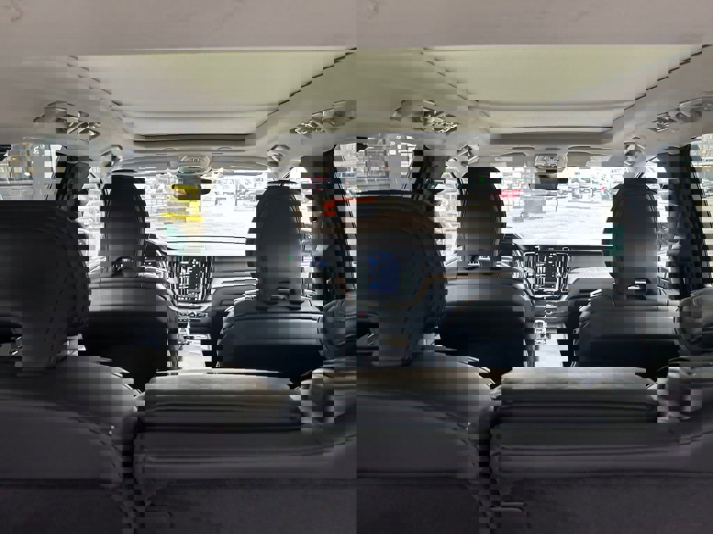 Certified 2022 Volvo XC60 B5 Inscription w/ Advanced Package image 23