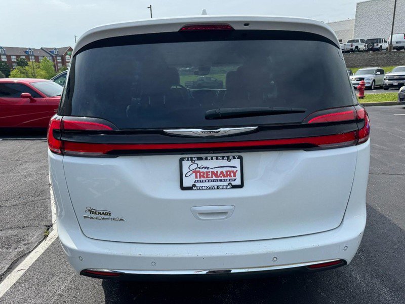 Used 2021 Chrysler Pacifica Touring-L FWD image 4