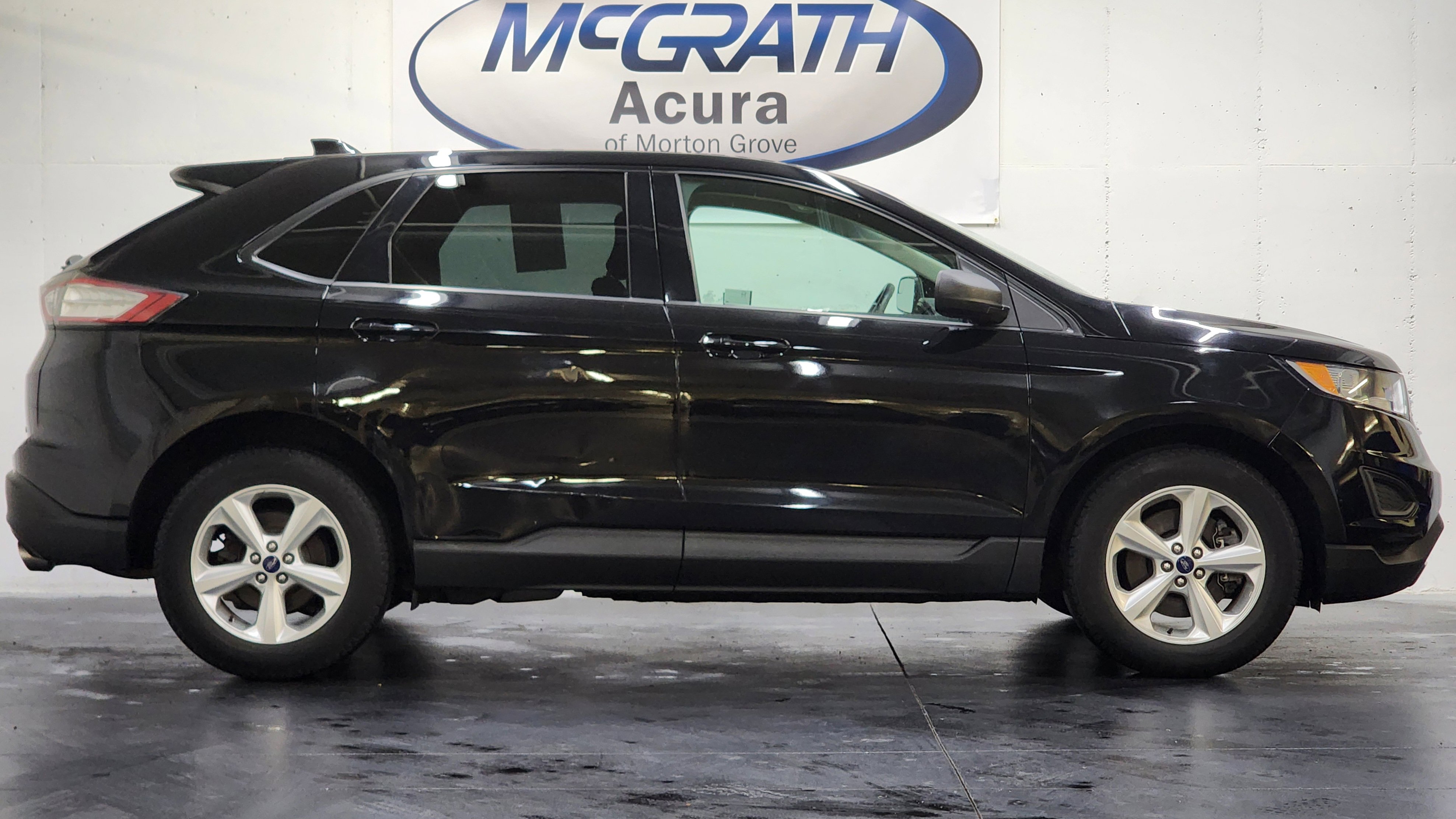 Used 2018 Ford Edge SE image 3