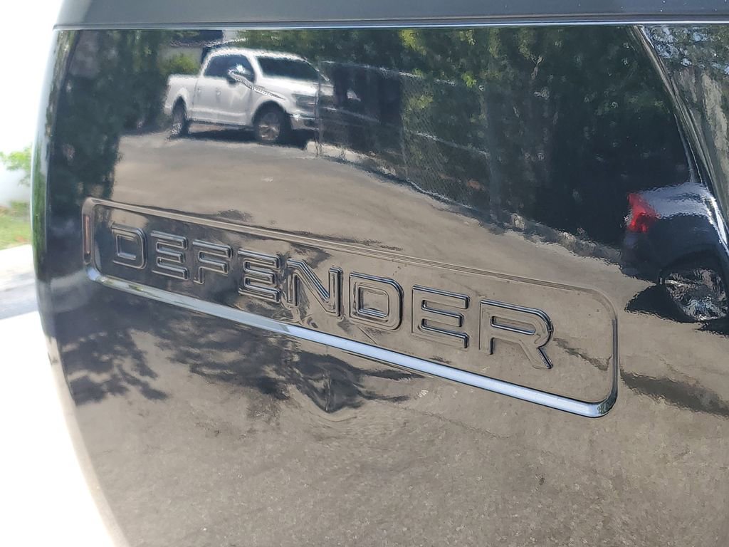 Used 2022 Land Rover Defender 110 S AWD/4WD image 9