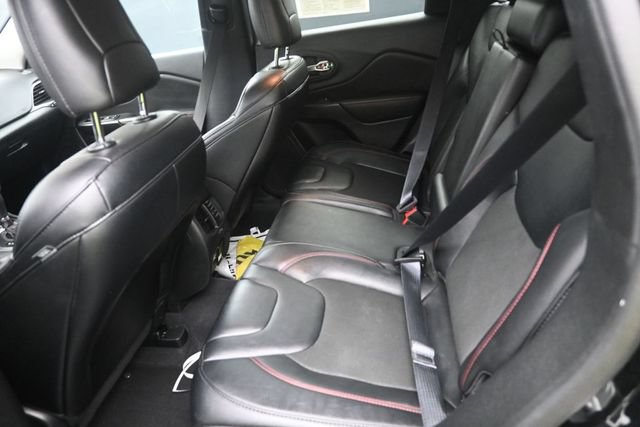 Used 2022 Jeep Cherokee Trailhawk AWD/4WD image 30