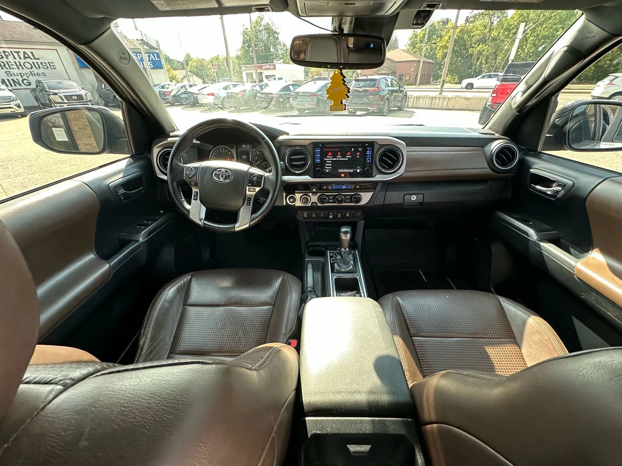 Used 2018 Toyota Tacoma Limited image 16