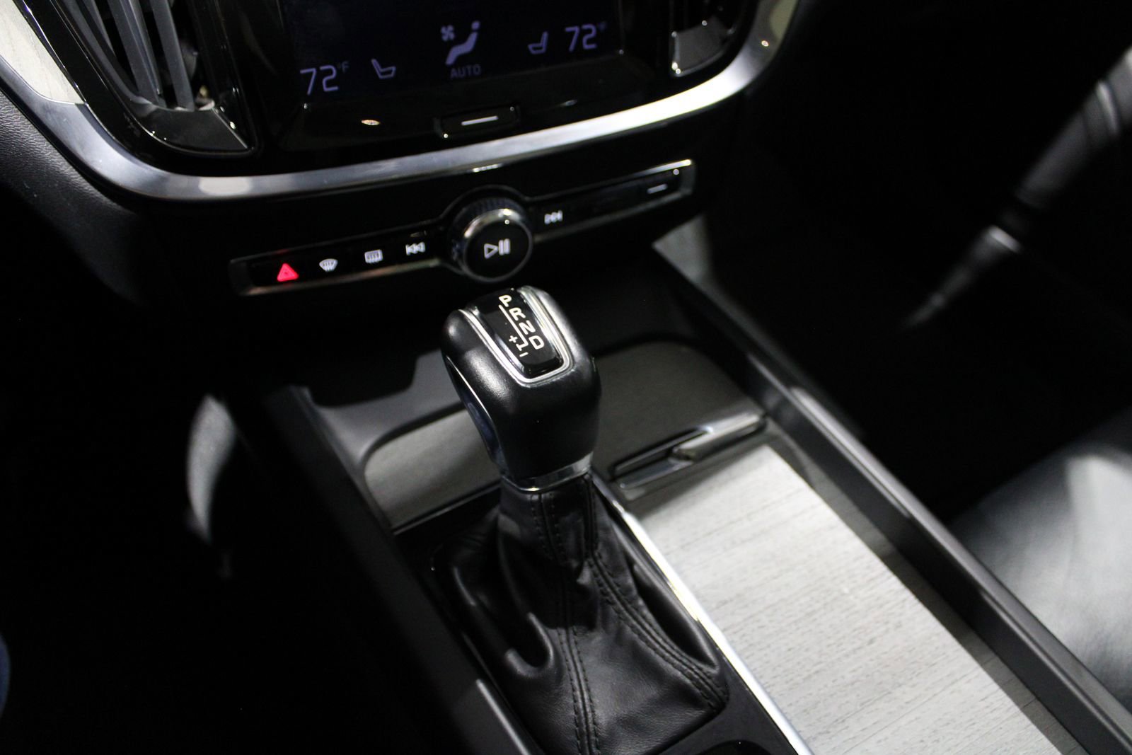 Used 2021 Volvo V60 T5 Cross Country w/ Climate Package image 33