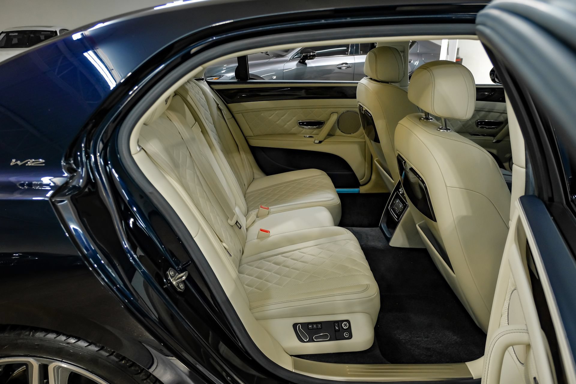 Used 2018 Bentley Flying Spur W12 AWD/4WD image 45