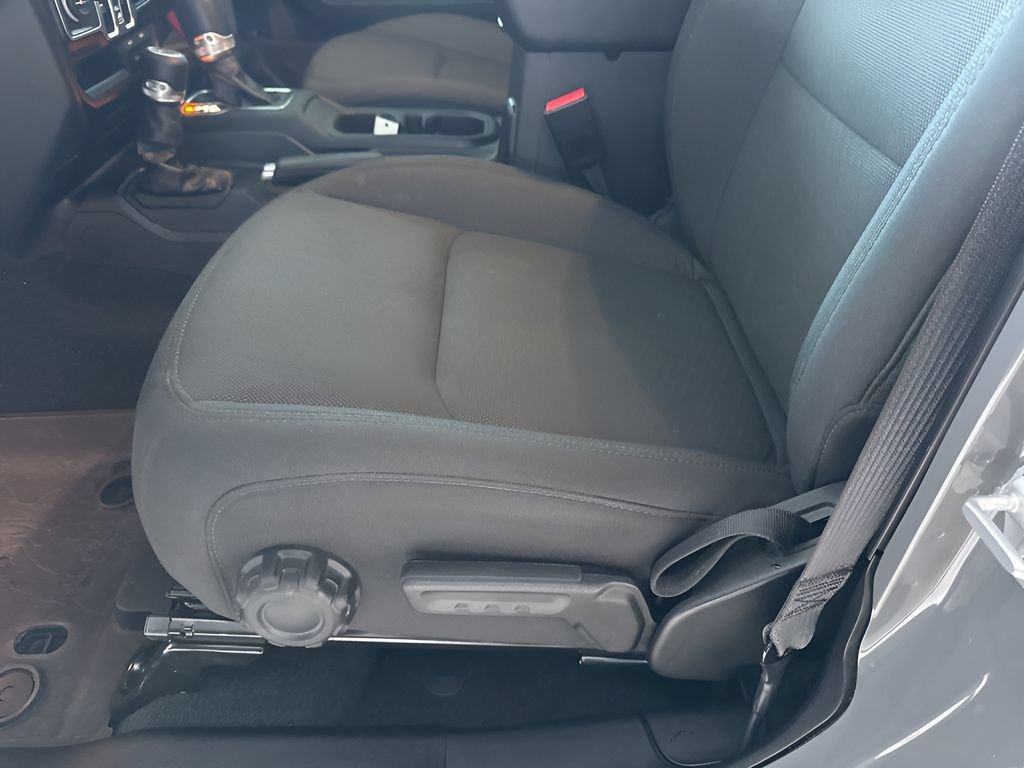 Used 2023 Jeep Wrangler Unlimited Sport AWD/4WD image 8