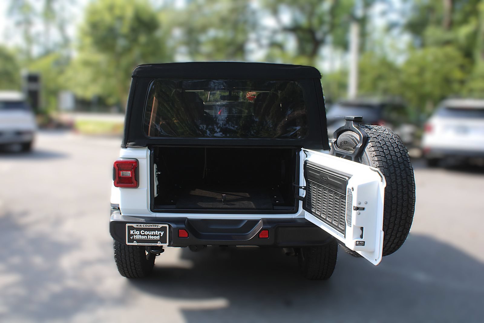 Used 2023 Jeep Wrangler Unlimited Sahara w/ LED Lighting Group AWD/4WD image 9