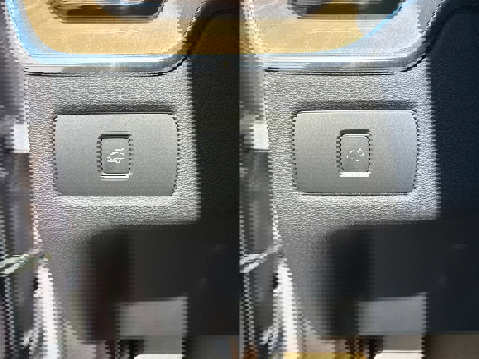 New 2026 Volvo XC60 B5 Plus w/ Climate Package image 30