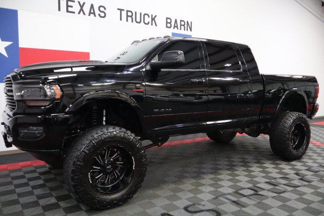 Used 2019 RAM 2500 Laramie w/ Black Appearance Package AWD/4WD image 3