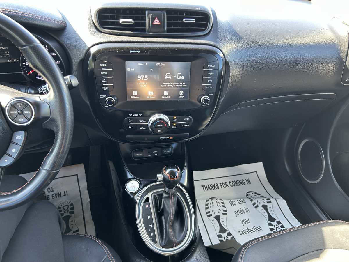 Used 2017 Kia Soul ! FWD image 13