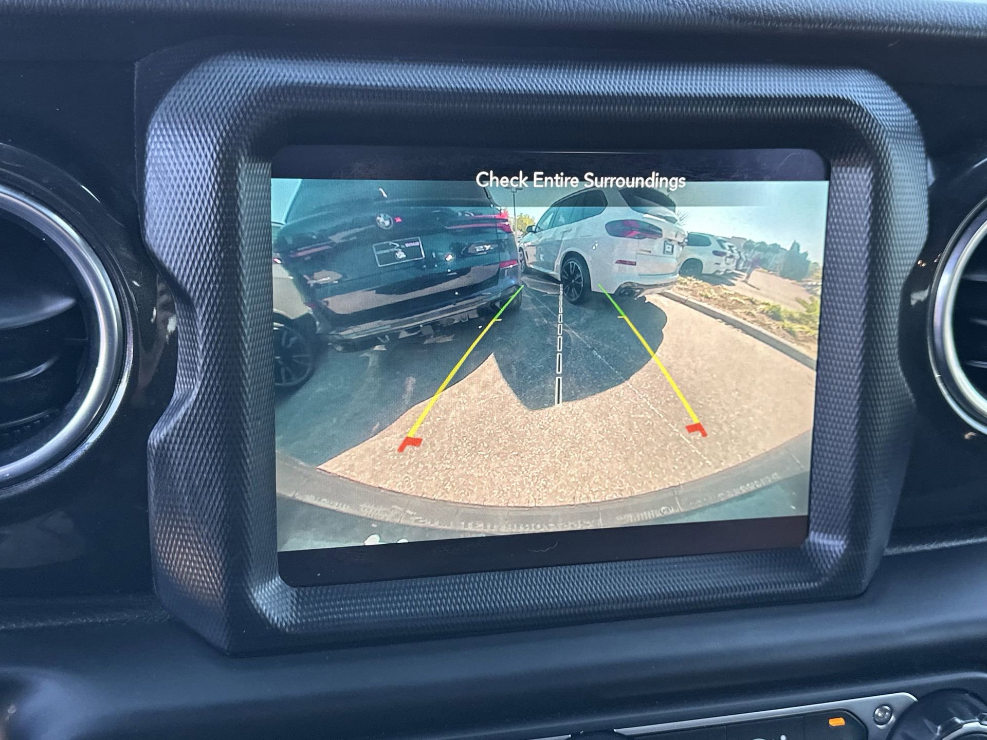 Used 2020 Jeep Wrangler Unlimited Sahara image 31