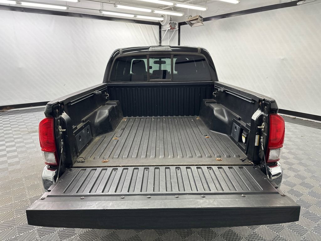 Used 2016 Toyota Tacoma TRD Off-Road w/ Towing Package image 12