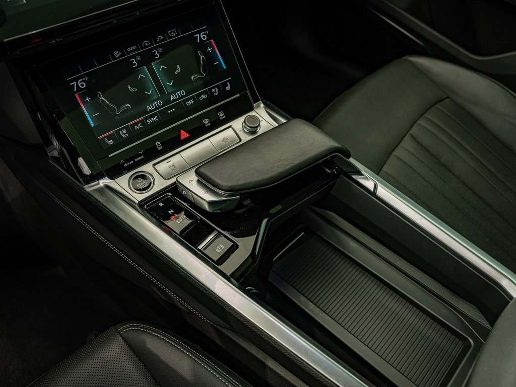 Used 2021 Audi e-tron Premium Plus w/ Premium Plus Package image 27