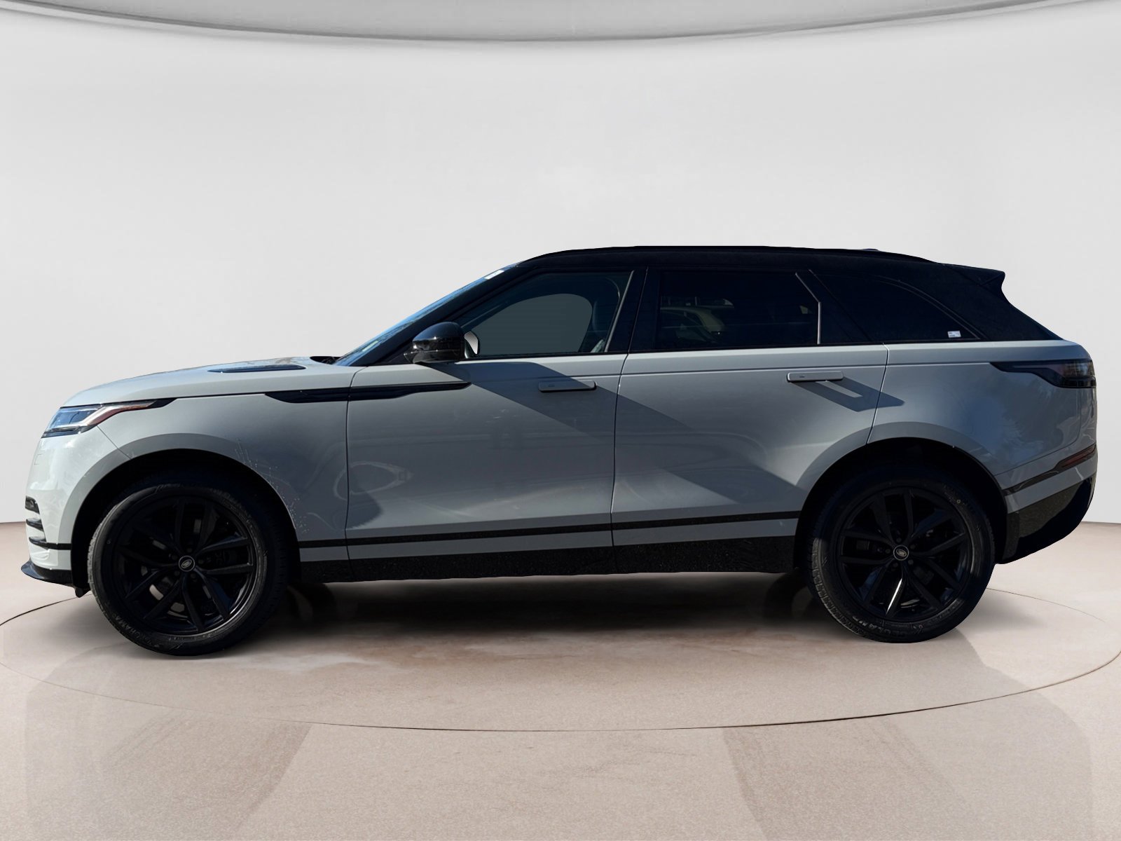 Used 2024 Land Rover Range Rover Velar Dynamic SE AWD/4WD image 2