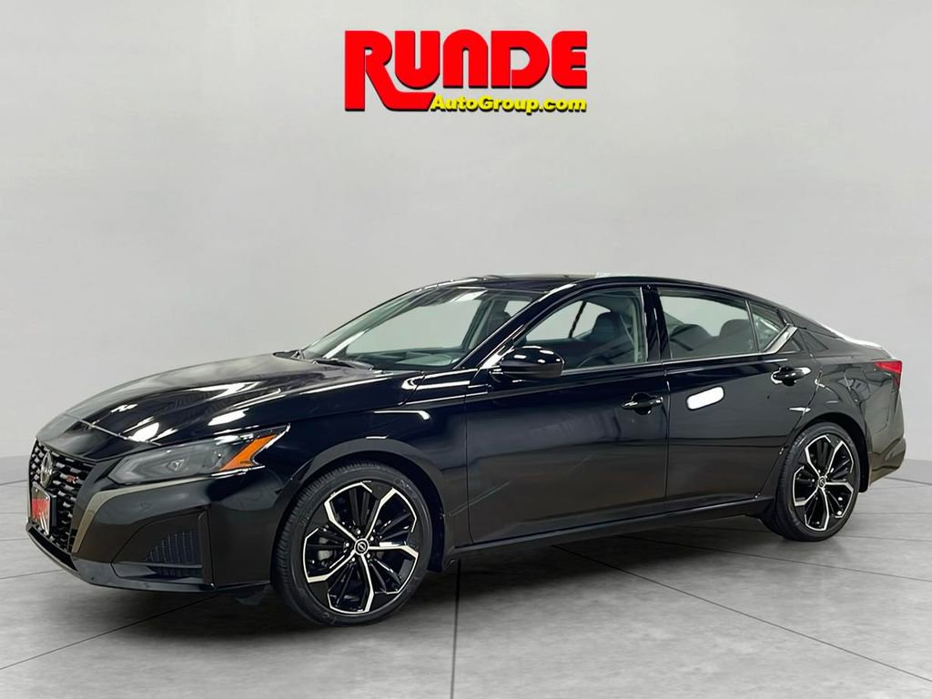 Used 2024 Nissan Altima 2.5 SR image 1