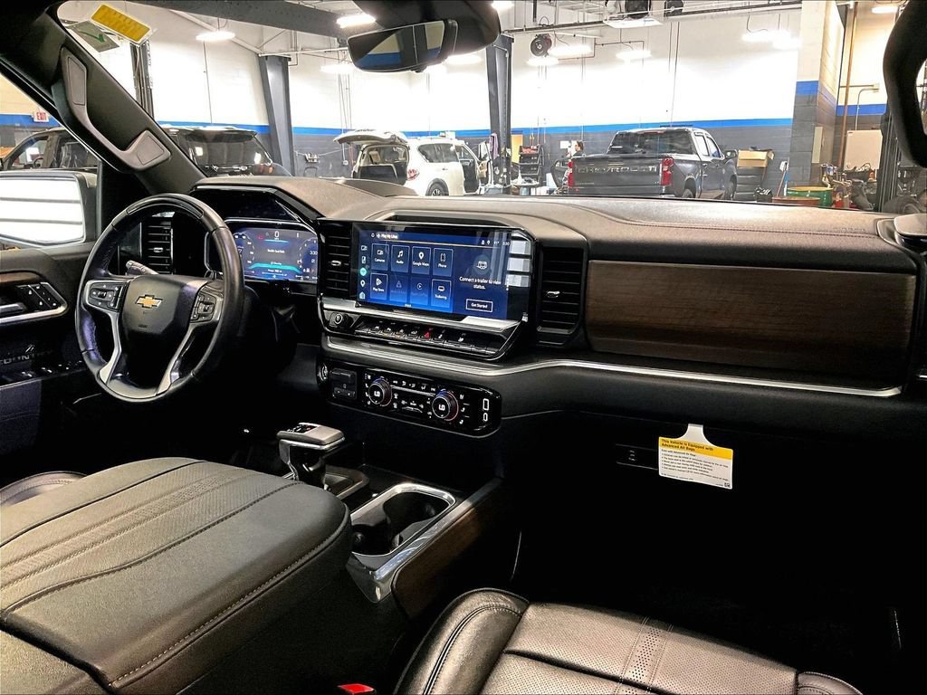 Used 2026 Chevrolet Silverado 1500 High Country AWD/4WD image 14