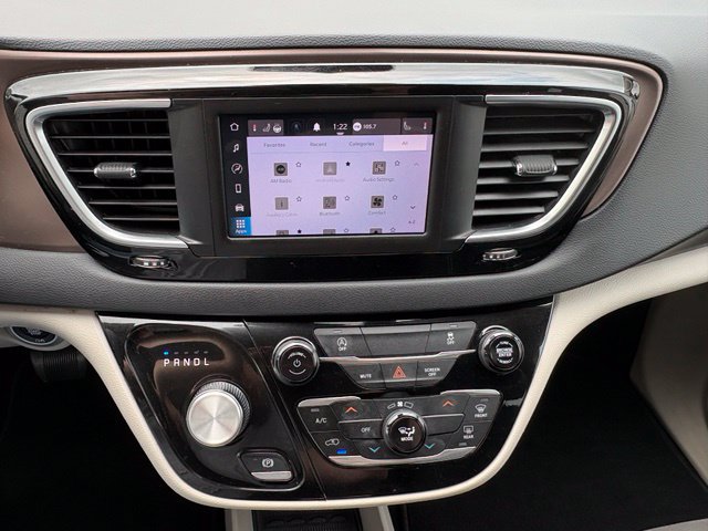 Used 2023 Chrysler Voyager LX FWD image 28