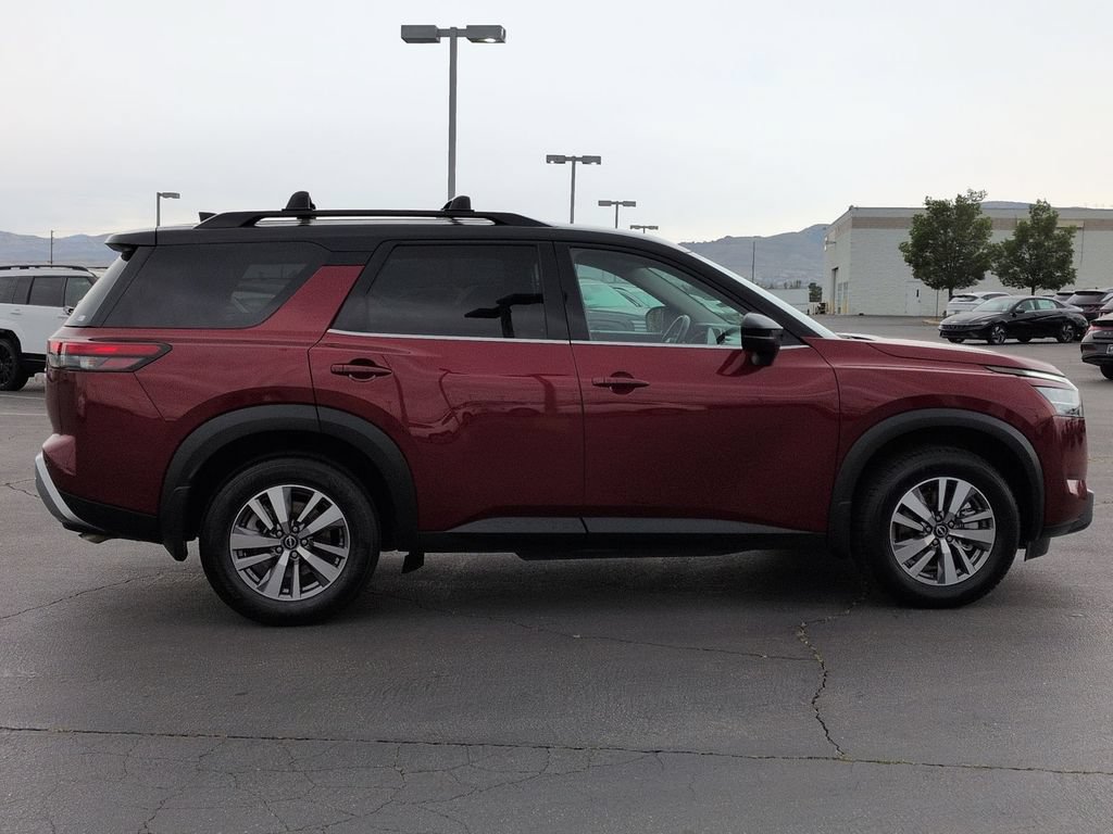 Used 2023 Nissan Pathfinder SL FWD image 12