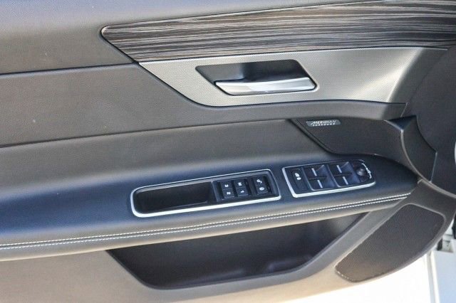 Used 2018 Jaguar XF S image 41