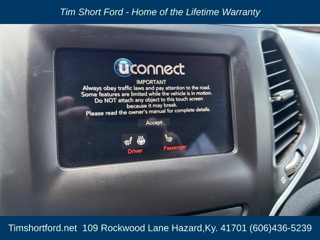 Used 2019 Jeep Cherokee Latitude Plus w/ Comfort/Convenience Group AWD/4WD image 8