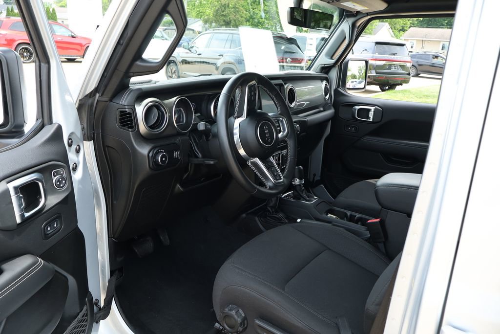 Used 2023 Jeep Wrangler Unlimited Sahara w/ Cold Weather Group AWD/4WD image 11