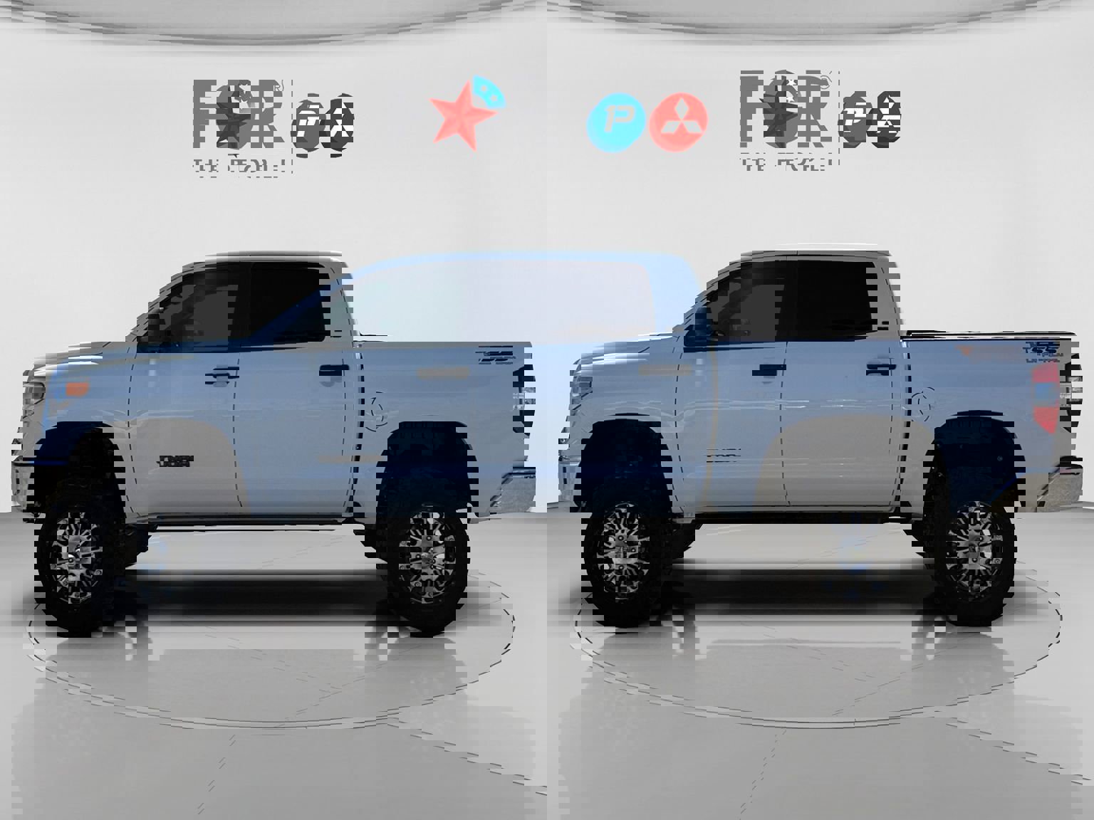 Used 2017 Toyota Tundra SR5 w/ SR5 Upgrade Package image 2