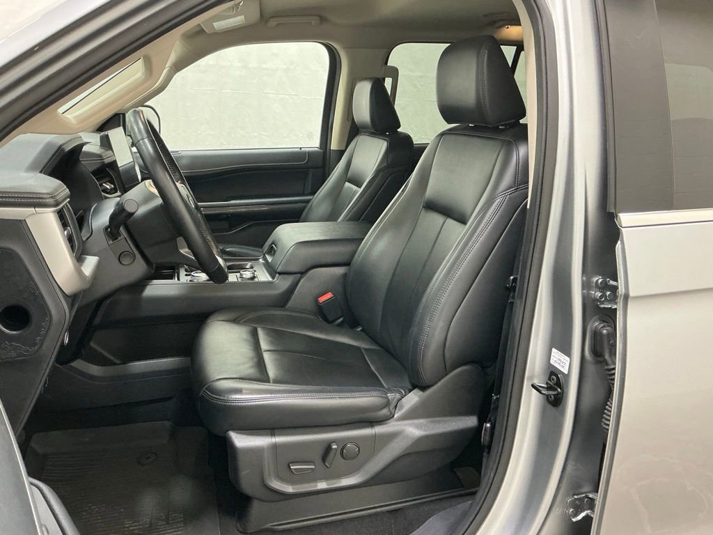 Used 2024 Ford Expedition XLT image 11